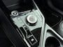Kia Niro EV DYNAMICPLUSLINE 64.8 kWh *| SoH 98,2% | TREKHAAK | NAVI | CLIMA | CRUISE | CAMERA | OPEN DAK | STUUR- & STOELVERWARMING | LEDER | ELEKTRISCHE ACHTERKLEP | 17'' LM VELGEN | FABRIEKSGARANTIE GELDIG T/M 5-2030! | PRIVACY GLASS |