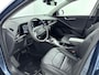 Kia Niro EV DYNAMICPLUSLINE 64.8 kWh *| SoH 98,2% | TREKHAAK | NAVI | CLIMA | CRUISE | CAMERA | OPEN DAK | STUUR- & STOELVERWARMING | LEDER | ELEKTRISCHE ACHTERKLEP | 17'' LM VELGEN | FABRIEKSGARANTIE GELDIG T/M 5-2030! | PRIVACY GLASS |