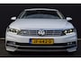 Volkswagen Passat Variant 1.6 TDi Highline R-Line LED | Leder/Alcantara | Carplay | Virtual | Camera | Trekhaak | Sportstoelen