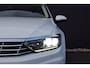 Volkswagen Passat Variant 1.6 TDi Highline R-Line LED | Leder/Alcantara | Carplay | Virtual | Camera | Trekhaak | Sportstoelen