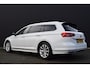 Volkswagen Passat Variant 1.6 TDi Highline R-Line LED | Leder/Alcantara | Carplay | Virtual | Camera | Trekhaak | Sportstoelen