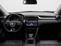MG ZS EV Long Range Luxury 70 kWh Panoramadak | 360 Camera | Apple Carplay/Android Auto | 440km WLTP | Afneembare trekhaak | Getinte achterruiten