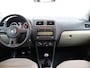 Volkswagen Polo 1.4-16V Comfortline Airco, Bandenspanningscontrolesysteem, Bluetooth, Cruise control, Elektronisch Stabiliteits Programma, Elektronische remkrachtverdeling, Getint warmtewerend glas, Stuurbekrachtiging snelheids De Volkswagen Polo 1.4-16V Comfortline uit 2010 is een compacte hatchback met een goede balans tussen comfort, kwaliteit en praktische bruikbaarheid. Hij heeft een 1.4 liter benzinemotor die