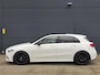 Mercedes-Benz A-klasse 180 Business Solution AMG Night Upgrade / TECHNISCH HELEMAAL IN ORDE , OPTISCH MET ENKELE GEBRUIKERSSPOREN.