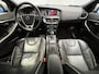 Volvo V40 2.0 T4 Business Sport | Navigatie | LM Velgen 17" | Panoramadak | Lederen Bekleding | Voorstoelen Verwarmd | Cruise Control | Airco |
