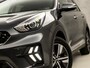 Kia Niro Hybrid 1.6 GDi DynamicLine Automaat (APPLE CARPLAY, GROOT NAVI, CAMERA, LEDER, SPORTSTOELEN, ADAPTIVE CRUISE, KEYLESS, GETINT GLAS, NIEUWE APK, NIEUWSTAAT)