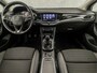 Opel Astra Sports Tourer 1.2 Elegance Sport (APPLE CARPLAY, GROOT NAVI, MATRIX LED KOPLAMPEN, KEYLESS, CAMERA, ADAPTIVE CRUISE, GETINT GLAS, LM VELGEN, NIEUWSTAAT)