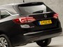 Opel Astra Sports Tourer 1.2 Elegance Sport (APPLE CARPLAY, GROOT NAVI, MATRIX LED KOPLAMPEN, KEYLESS, CAMERA, ADAPTIVE CRUISE, GETINT GLAS, LM VELGEN, NIEUWSTAAT)
