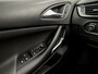 Opel Astra Sports Tourer 1.2 Elegance Sport (APPLE CARPLAY, GROOT NAVI, MATRIX LED KOPLAMPEN, KEYLESS, CAMERA, ADAPTIVE CRUISE, GETINT GLAS, LM VELGEN, NIEUWSTAAT)