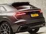 Audi Q8 55 TFSI e quattro S-Line Sport 381Pk Automaat (PANORAMADAK, LUCHTVERING, HEAD-UP DISPLAY, BANG&OLUFSEN, 360 CAMERA, STOELVERWARMING ACHTER, KEYLESS, MATRIX LED, NIEUWSTAAT)