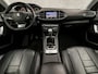 Peugeot 308 SW 1.2 PureTech Sport (PANORAMADAK, APPLE CARPLAY, GROOT NAVI, LEDER, STOELVERWARMING, 360 CAMERA, GETINT GLAS, TREKHAAK, CRUISE, NIEUWE APK, NIEUWSTAAT)