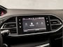 Peugeot 308 SW 1.2 PureTech Sport (PANORAMADAK, APPLE CARPLAY, GROOT NAVI, LEDER, STOELVERWARMING, 360 CAMERA, GETINT GLAS, TREKHAAK, CRUISE, NIEUWE APK, NIEUWSTAAT)