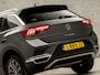 Volkswagen T-Roc 1.0 TSI Luxury Sport (VIRTUAL COCKPIT, LUXE LEDER, APPLE CARPLAY, CAMERA, CLIMATE, STOELVERWARMING, ADAPTIVE CRUISE, LED KOPLAMPEN, GETINT GLAS, ELEK ACHTERKLEP, NIEUWSTAAT)