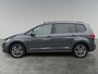 Volkswagen Touran 1.5 150pk TSI Highline 7p Navigatie 'Discover Media' | Velgen 'Salvador', 17 inch lichtmetaal | Panoramaschuif-kanteldak