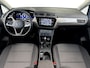 Volkswagen Touran 1.5 150pk TSI Highline 7p Navigatie 'Discover Media' | Velgen 'Salvador', 17 inch lichtmetaal | Panoramaschuif-kanteldak