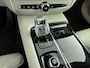 Volvo V60 2.0 T6 Plug-in hybrid AWD Plus Bright | Trekhaak | PDC V+A en Camera | Stoel verwarimg - Ventilatie - Massage | Keyless | 19 inch LM | Extra getint Glas |