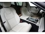 Volvo V60 2.0 T6 Plug-in hybrid AWD Plus Bright | Trekhaak | PDC V+A en Camera | Stoel verwarimg - Ventilatie - Massage | Keyless | 19 inch LM | Extra getint Glas |
