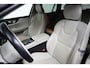 Volvo V60 2.0 T6 Plug-in hybrid AWD Plus Bright | Trekhaak | PDC V+A en Camera | Stoel verwarimg - Ventilatie - Massage | Keyless | 19 inch LM | Extra getint Glas |