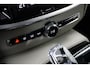 Volvo V60 2.0 T6 Plug-in hybrid AWD Plus Bright | Trekhaak | PDC V+A en Camera | Stoel verwarimg - Ventilatie - Massage | Keyless | 19 inch LM | Extra getint Glas |
