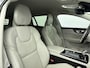 Volvo V60 2.0 T6 Plug-in hybrid AWD Plus Bright | Trekhaak | PDC V+A en Camera | Stoel verwarimg - Ventilatie - Massage | Keyless | 19 inch LM | Extra getint Glas |