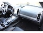 Porsche Cayenne 4.8 Turbo | ELEKTR. TREKHAAK | LUCHTVERING | ELEKTR. VOORSTOELEN INCL MEMORY | STOEL VERWARMING + VERKOELING | CAMERA | PARK SENS V+A | PRACHTIGE STAAT!