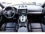 Porsche Cayenne 4.8 Turbo | ELEKTR. TREKHAAK | LUCHTVERING | ELEKTR. VOORSTOELEN INCL MEMORY | STOEL VERWARMING + VERKOELING | CAMERA | PARK SENS V+A | PRACHTIGE STAAT!