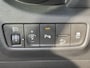 Hyundai Kona 1.0 T-GDI Fashion / Apple Carplay & Android Auto / Achteruitrijcamera / 18" Lichtmetalen Velgen / Stoel & Stuurverwarming / Keyless Entry & Start / Dode Hoek Detectie / LED / Draadloze Telefoonlader /