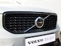 Volvo XC40 2.0 B4 Plus Dark Automaat / Harman Kardon audio / Trekhaak / Elektr. bed. stoelen / Verwarmd voorruit