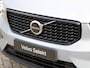 Volvo XC40 2.0 B4 Plus Dark Automaat / Harman Kardon audio / Trekhaak / Elektr. bed. stoelen / Verwarmd voorruit