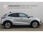 Ford Puma 1.0-125pk EcoBoost Mild-Hybrid Titanium. Fabrieksgarantie t/m 23-03-2029 ! Werkelijk in nieuwstaat maar wel ruim €. 6.000,- beneden de nieuwprijs ! Autm. airco, stoel-, stuur- en voorraamverw., adapt. cruise cntrl, side- en lane assist, navigatie, telefoonvoorb., camera 360gr. etc