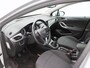 Opel Astra 1.0 Online Edition 104 Pk | Navigatie | Parkeersensoren | LED | Cruise Control | Privacy Glass | 16 Inch