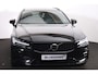 Volvo V60 B3 Plus Dark - IntelliSafe Assist & Surround - Parkeercamera achter - Verwarmde voorstoelen, stuur & achterbank - Parkeersensoren voor & achter - Elektr. bedienb. voorstoelen met geheugen - Draadloze tel. lader - High Performance audio - 18' LMV