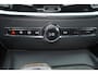 Volvo V60 B3 Plus Dark - IntelliSafe Assist & Surround - Parkeercamera achter - Verwarmde voorstoelen, stuur & achterbank - Parkeersensoren voor & achter - Elektr. bedienb. voorstoelen met geheugen - Draadloze tel. lader - High Performance audio - 18' LMV