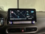 Hyundai Kona Electric EV Premium 64 kWh 3-Fase | SoH 100% | Leer | Navi | Trekhaak
