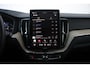 Volvo XC60 T6 350PK Plug-in hybrid AWD Ultra Dark | Luchtvering | Adaptive Cruise & Pilot Assist | Premium Harman/Kardon Audio | 360 Camera | 20" Velgen | Schuif-/kanteldak | Stoel & Stuurverwarming | Power Seats incl. Memory | Panoramisch Schuif-/kanteldak | Verwarmbare Buitenste Zittingen Achter | Elektr. Achterklep | Head-up display |