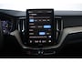 Volvo XC60 T6 350PK Plug-in hybrid AWD Ultra Dark | Luchtvering | Adaptive Cruise & Pilot Assist | Premium Harman/Kardon Audio | 360 Camera | 20" Velgen | Schuif-/kanteldak | Stoel & Stuurverwarming | Power Seats incl. Memory | Panoramisch Schuif-/kanteldak | Verwarmbare Buitenste Zittingen Achter | Elektr. Achterklep | Head-up display |