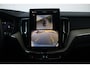 Volvo XC60 T6 350PK Plug-in hybrid AWD Ultra Dark | Luchtvering | Adaptive Cruise & Pilot Assist | Premium Harman/Kardon Audio | 360 Camera | 20" Velgen | Schuif-/kanteldak | Stoel & Stuurverwarming | Power Seats incl. Memory | Panoramisch Schuif-/kanteldak | Verwarmbare Buitenste Zittingen Achter | Elektr. Achterklep | Head-up display |