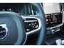 Volvo XC60 T6 350PK Plug-in hybrid AWD Ultra Dark | Luchtvering | Adaptive Cruise & Pilot Assist | Premium Harman/Kardon Audio | 360 Camera | 20" Velgen | Schuif-/kanteldak | Stoel & Stuurverwarming | Power Seats incl. Memory | Panoramisch Schuif-/kanteldak | Verwarmbare Buitenste Zittingen Achter | Elektr. Achterklep | Head-up display |