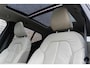 Volvo XC40 Plug-in Hybrid T4 Ultimate Bright | Facelift | Panoramadak | Lederen bekleding | Adaptive Cruise Control | 360 Camera | Stoel-/Stuurverwarming | Dodehoekdetectie | Getint Glas | Voorruitverwarming | 21" LM
