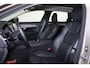 Volvo V90 T8 Recharge AWD Ultra Dark - Luchtvering - Panorama/schuifdak - IntelliSafe Assist & Surround - 360º Camera - Bowers & Wilkins audio - Adaptieve LED koplampen - Verwarmde voorstoelen, stuur & achterbank - Parkeersensoren voor & achter - Elektr. bedienb. voorstoelen met geheugen - Geventileerde voorstoelen - Head up display - Elektr. inklapbare trekhaak - 20' LMV