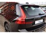 Volvo XC60 T6 Recharge AWD Black Edition | Stoelverwarming | Trekhaak | 360° Camera | BLIS | Panormadak | Pilot Assist | Keyless