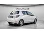 Toyota Yaris 1.5 FULL HYBRID ASPIRATION NAVI CRUISE-CONTROL AUTO-AIRCO CAMERA ALL-SEASON LM-VELGEN NAVIGATIE, CRUISE CONTROL, ALL SEASON BANDEN