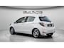Toyota Yaris 1.5 FULL HYBRID ASPIRATION NAVI CRUISE-CONTROL AUTO-AIRCO CAMERA ALL-SEASON LM-VELGEN NAVIGATIE, CRUISE CONTROL, ALL SEASON BANDEN