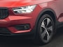 Volvo XC40 T5 Recharge R-Design Plug In Hybrid 263pk Dealer O.H PHEV | Panodak | 360 Camera | Adaptive Cruise | Harman & Kardon | Alcantara Sportstoelen Memory & Verwarmd | Keyless | Pilot Assist | Apple Carplay | Navigatie | Virtual | DAB |
