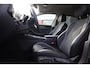 Volkswagen Passat Variant 1.5 eHybrid DSG Business Hybride trekhaak head up! winterpakket stoel en stuurwiel verwarming ergo stoelen met leder alcantara privacy glas navigatie geactiveerd camera dodehoeksensor 17" LMV met 4 seizoenenbanden
