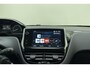 Peugeot 2008 PureTech 110 pk | Zeer lage km-stand! | Navigatie | Apple Carplay/Android Auto | Airco | Cruise Control | Parkeersensoren | Metallic lak