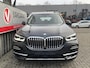 BMW X5 xDrive45e High Executive 19''/Trekhaak/Harman Kardon/Keyless/Head-up/Adaptieve cruise/Dodehoek/Stuur + stoelverwarming v+a/Luchtvering/Leder + memory