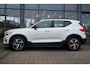 Volvo XC40 2.0 B4 Plus Dark | Adaptieve Cruise + Pilot Assist | Elek. Trekhaak | Stoel & Stuurverwarming | Elek. Stoelen + Geheugen | Parkeer Camera | Elek. Achterklep | Google | Keyless Entry