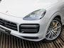 Porsche Cayenne Coupé 3.0 E-Hybrid | SPORTDESIGN | SPORTCHRONO | 22 INCH 911 TURBO DESIGN | BOSE | PANORAMADAK | PASM LUCHTVERING | PDLS + | 360 CAMERA | SPORTUITLAATSYSTEEM | KRIJTGRIJS | ADAPTIVE CRUISE CONTROL | KERAMISCHE REMMEN |