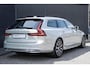 Volvo V90 T6 Automaat AWD Inscription Exclusive | Panoramisch schuif-/kantel dak | Verwarmbare  | Premium Audio by Harman Kardon | Verwarmbare voorstoelen en stuurwiel | Massagefunctie in de voerstoelen | Rondom zichtcamera | Geïntegreerde stoelverhogers | Verwarmbare voorruit | Alarmklasse 3